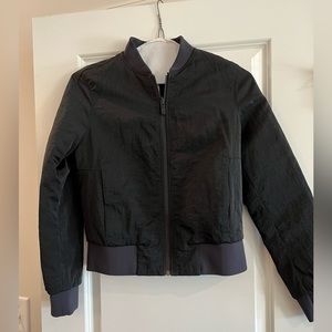 Luluemon Women’s cropped black jacket